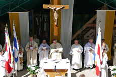 Festgottesdienst zum 1.000 Todestag des Heiligen Heimerads auf dem Hasunger Berg (Foto: Karl-Franz Thiede) Festgottesdienst zum 1.000 Todestag des Heiligen Heimerads auf dem Hasunger Berg (Foto: Karl-Franz Thiede)